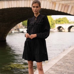 Robe noire avec dentelle